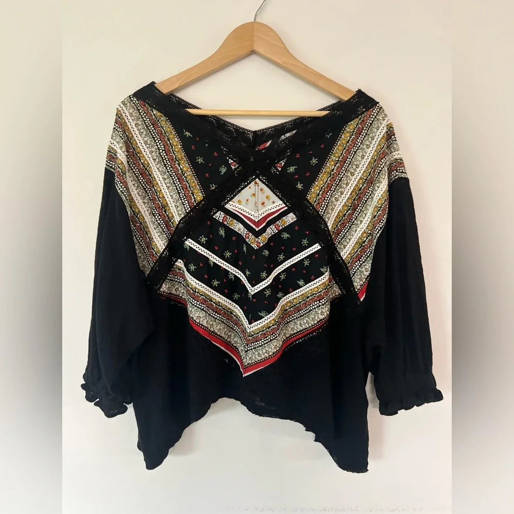 Free People Prairie Days Black Floral Linen Blend Lace Trim Shirt‎ Size Medium